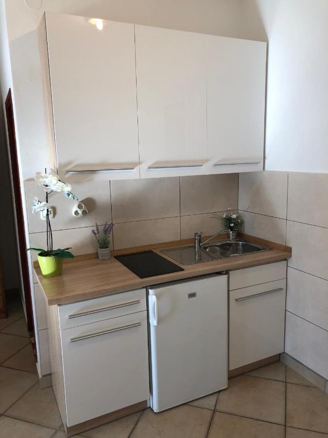Guest House Renata Plomin Extérieur photo
