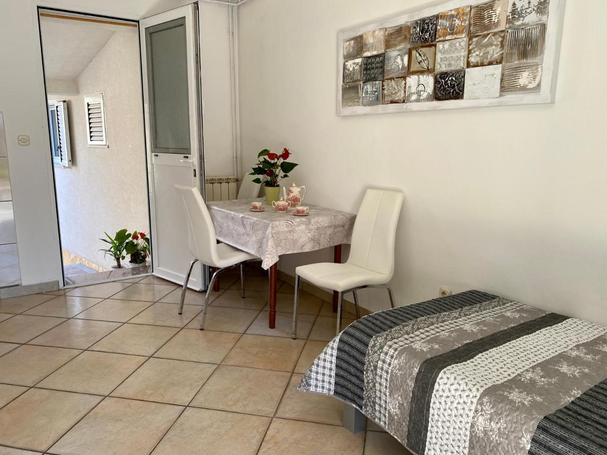 Guest House Renata Plomin Extérieur photo