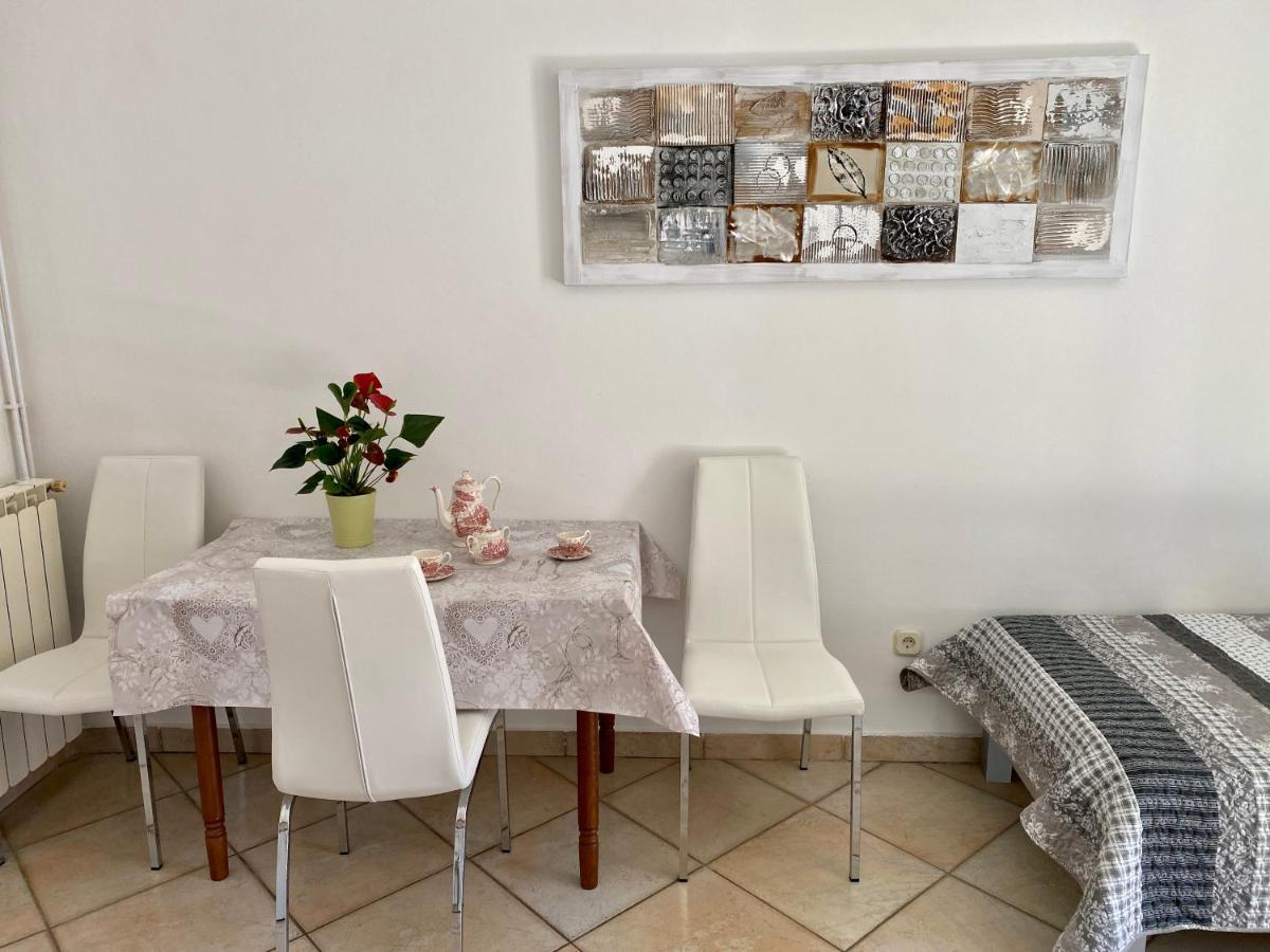 Guest House Renata Plomin Extérieur photo
