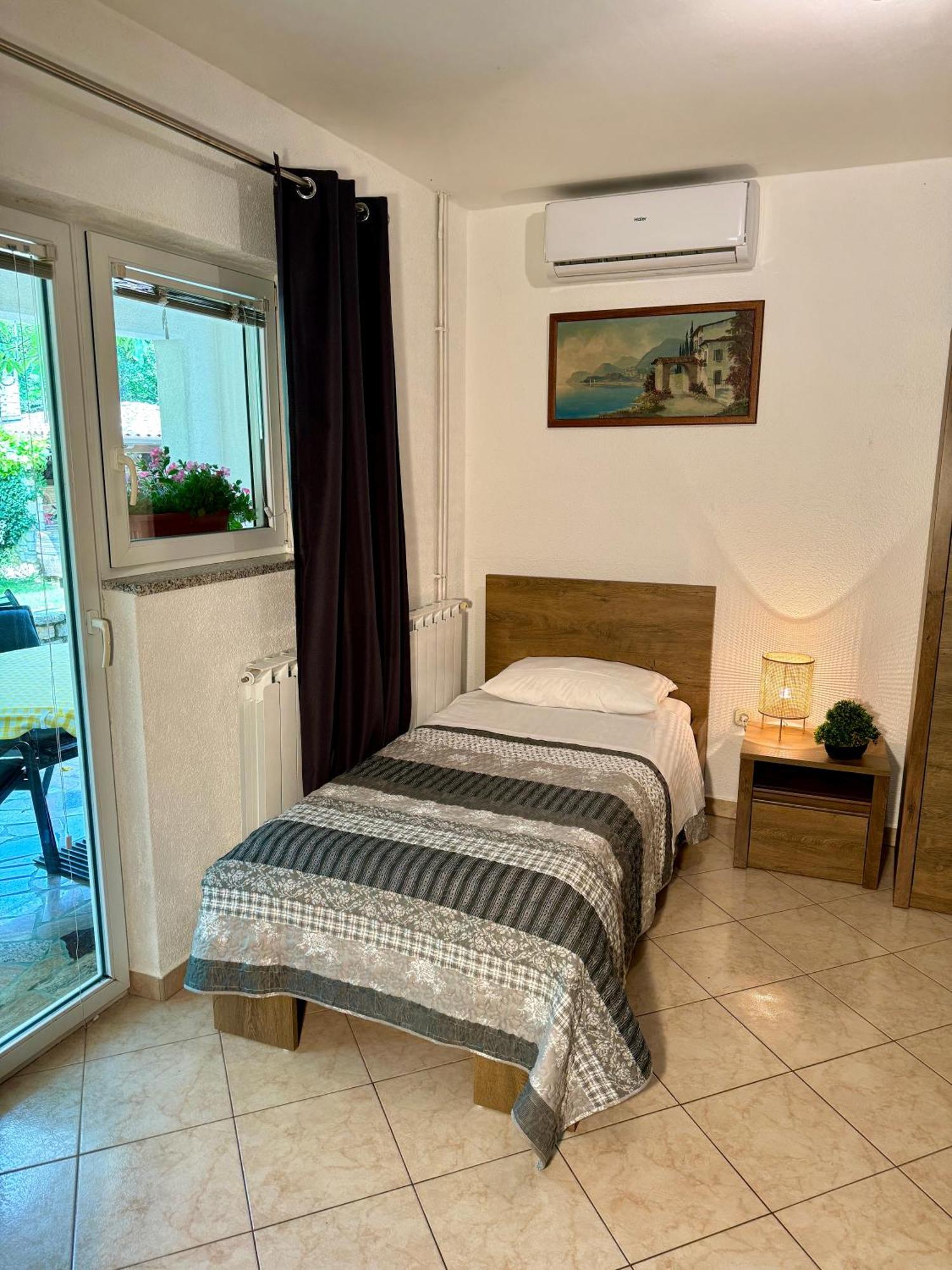 Guest House Renata Plomin Extérieur photo