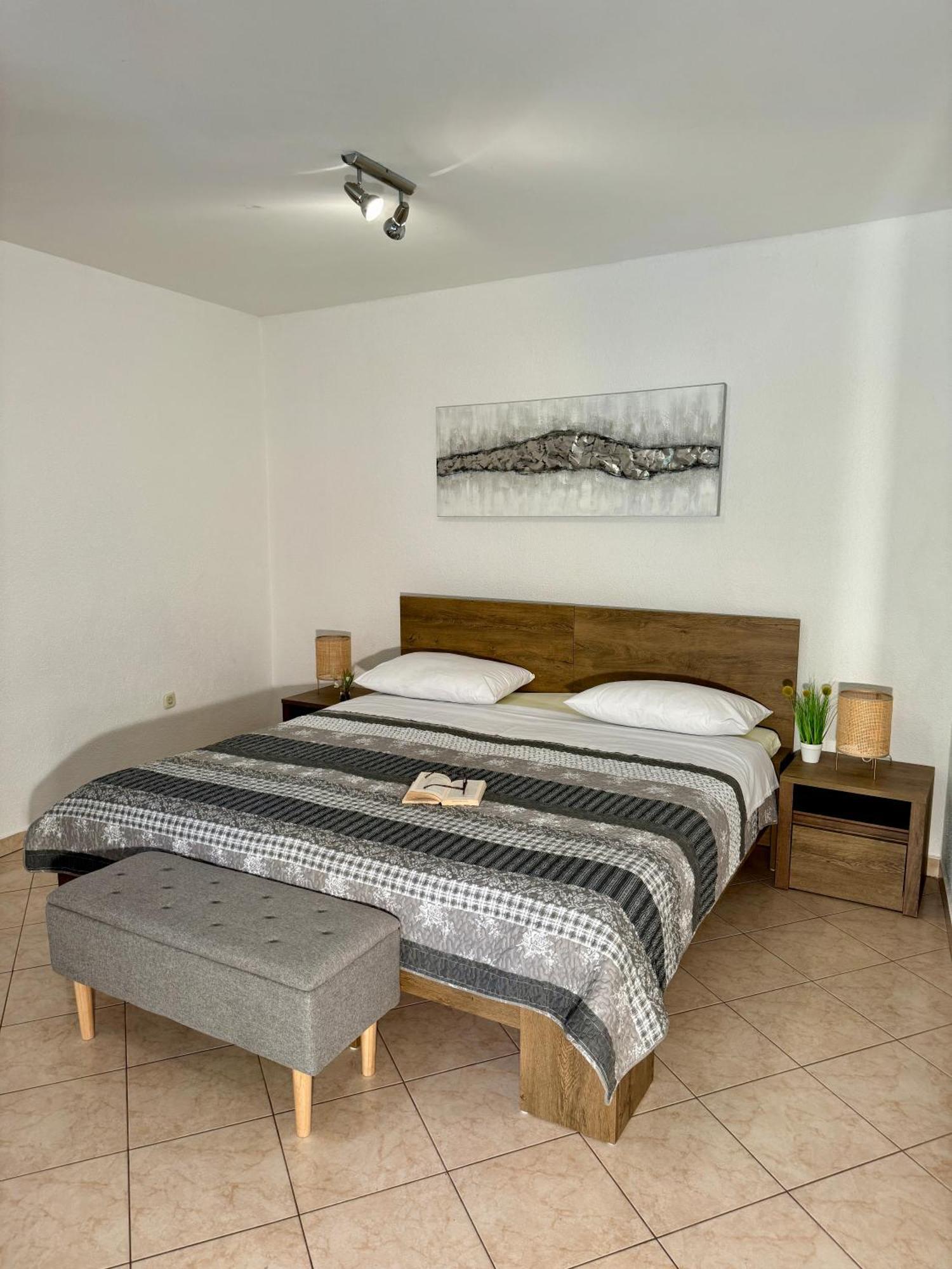 Guest House Renata Plomin Extérieur photo