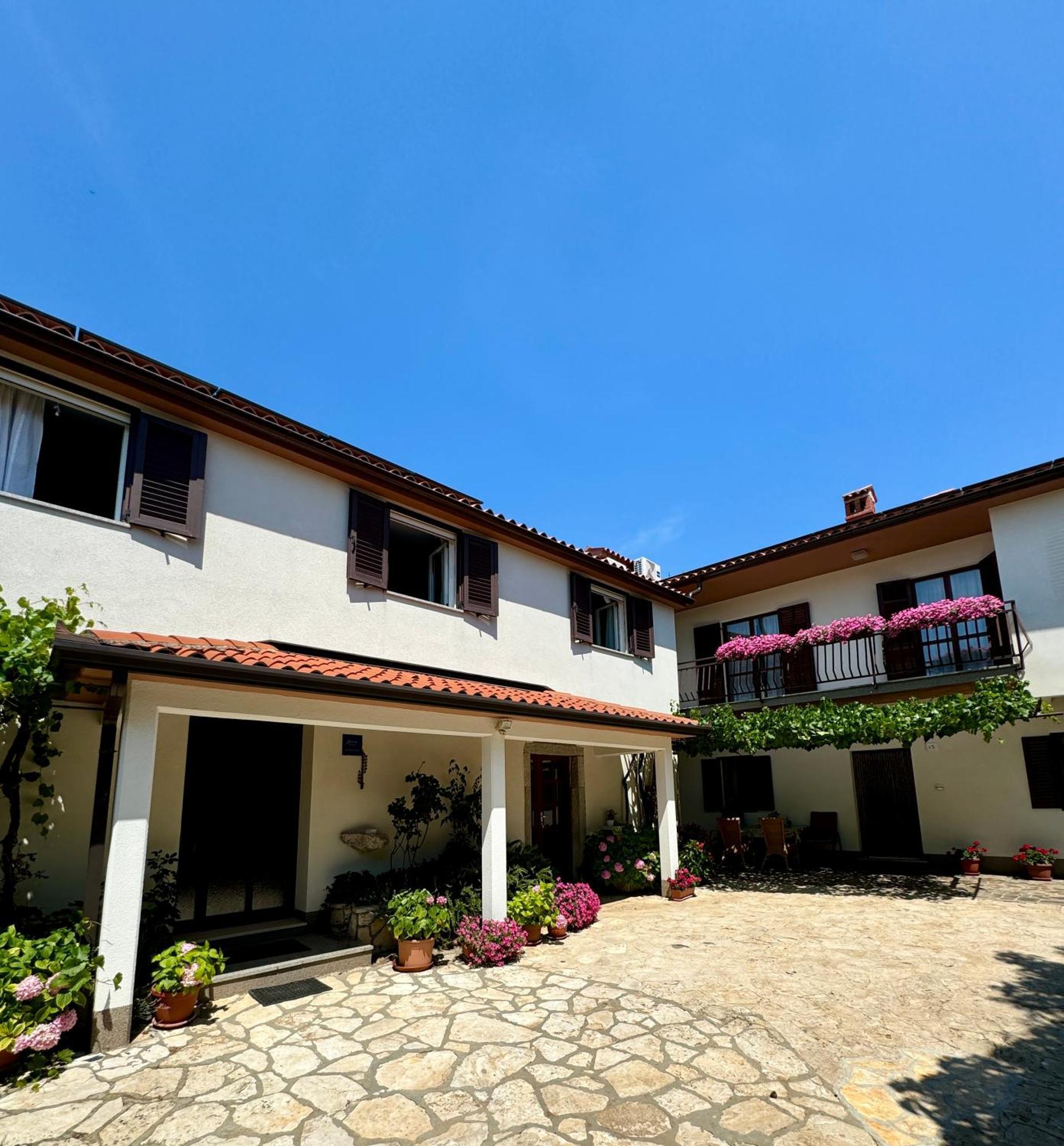 Guest House Renata Plomin Extérieur photo